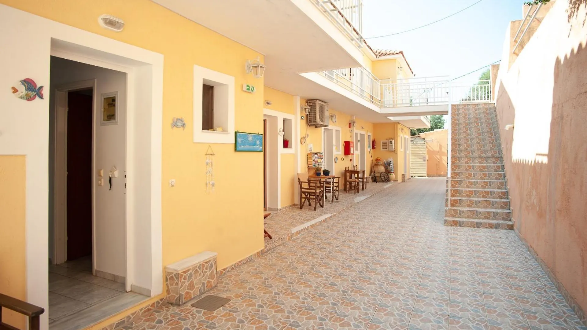 Apartment Rosa'S Beach Studios Lourdata