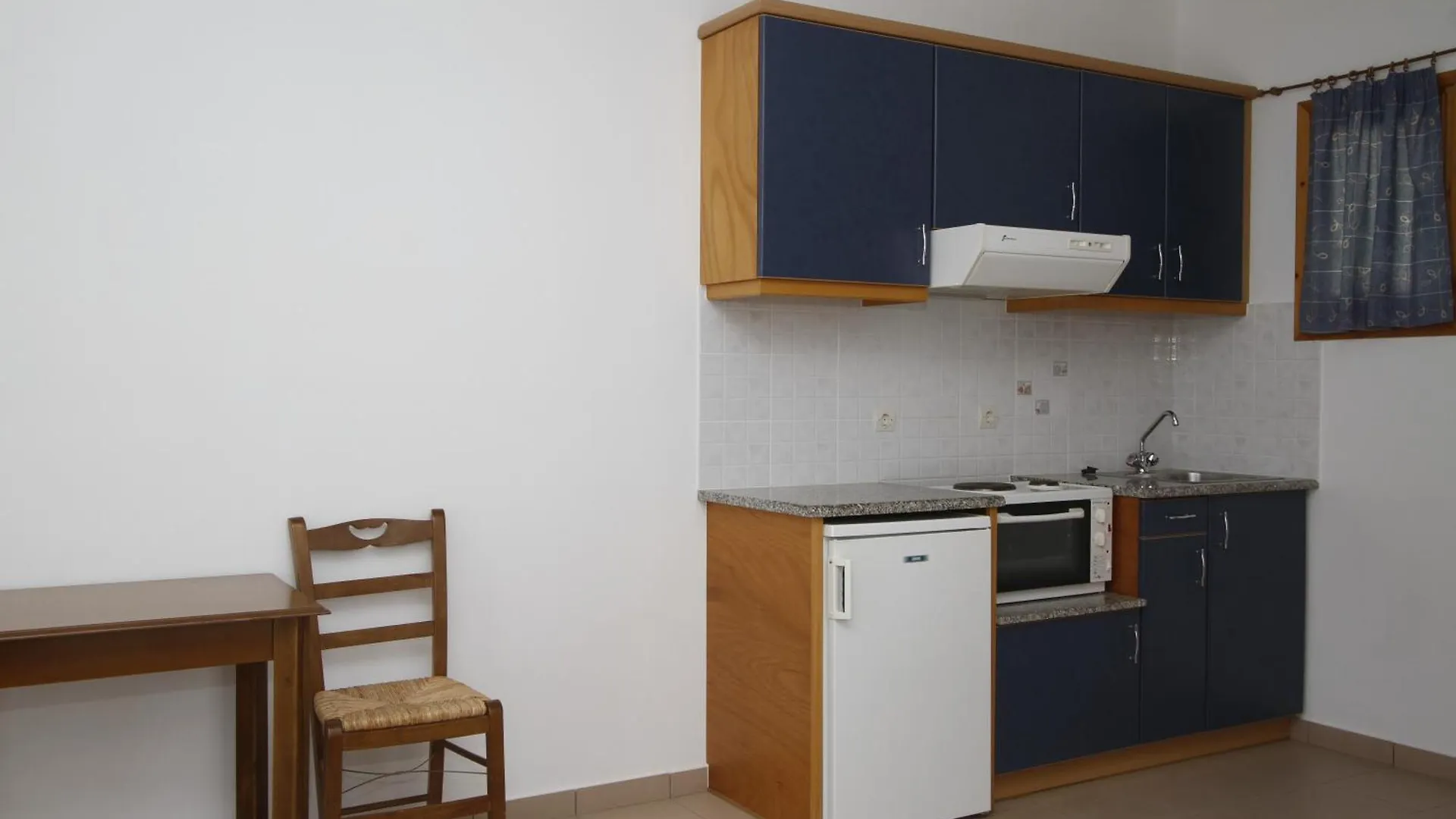 Apartment Rosa'S Beach Studios Lourdata